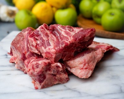 Свинина на кости охлаждённая 1 кг - купить в Боламыке